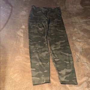 Old Navy Green Camouflage Leggings